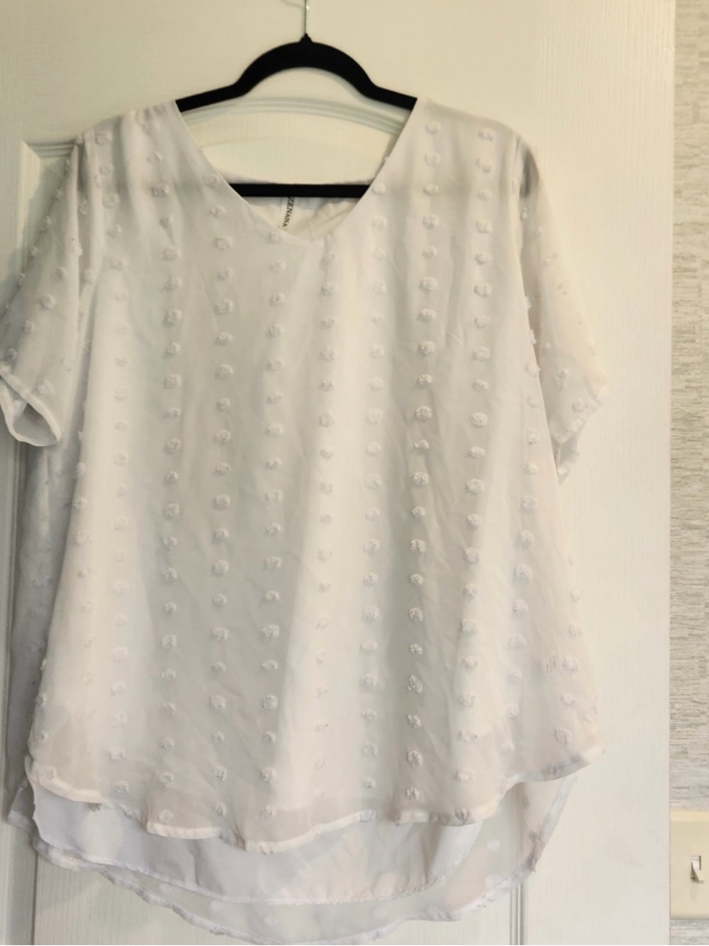 Zenana Outfitters White Textured Blouse Size XaL Euc
